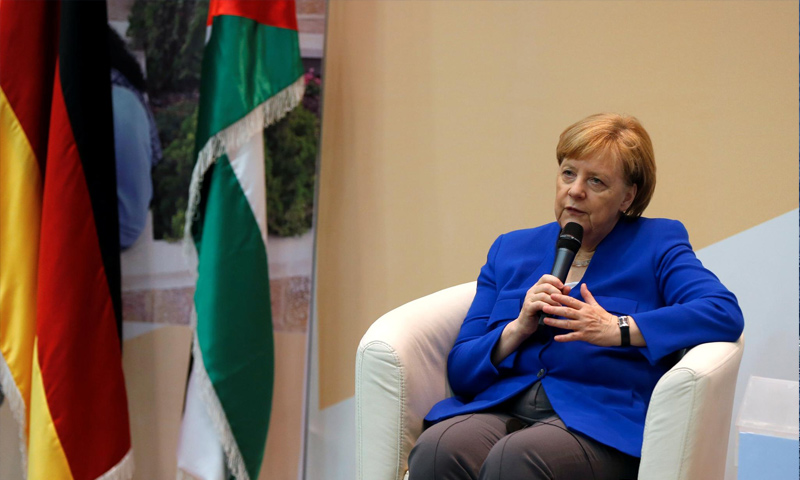 المستشارة الألمانية أنجيلا ميركل خلال زيارتها للجامعة الألمانية- الأردنية في عمان- 21 حزيران 2018 (رويترز)