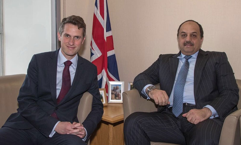 وزير الدولة لشؤون الدفاع يجتمع مع وزير الدفاع البريطاني (العرب القطرية)