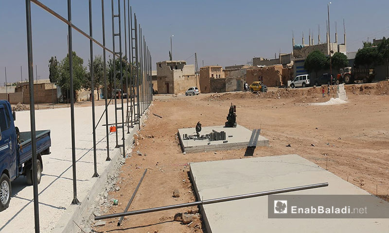 انشاء ملعب جديد في مدينة الراعي بريف حلب الشمالي (عنب بلدي)

