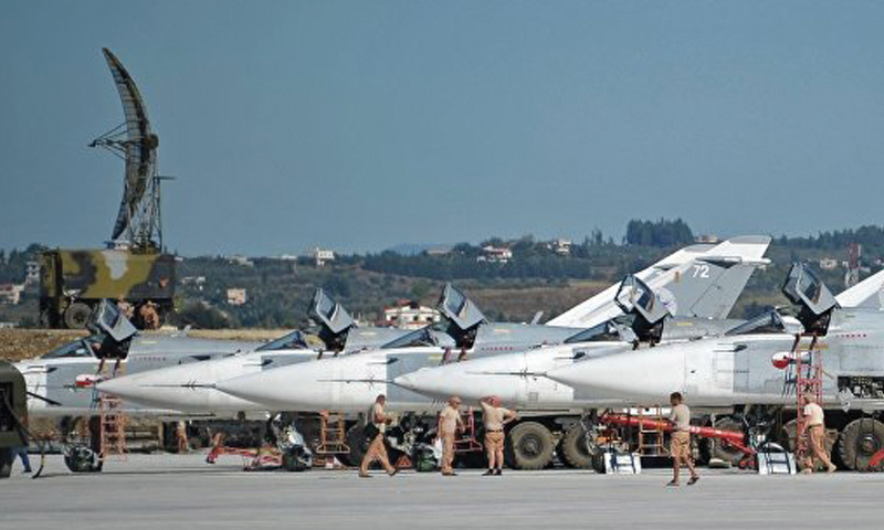 طائرات روسية في مطار حميميم العسكري في اللاذقية (سبوتنيك)