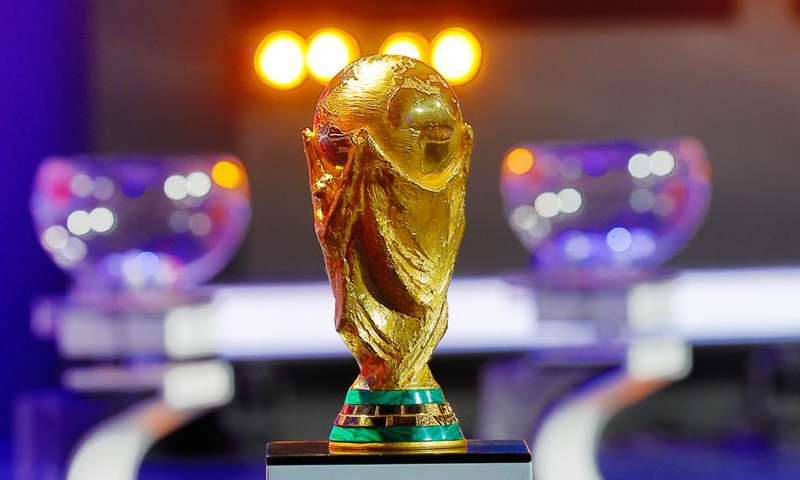 عرض كأس العالم قبيل قرعة مونديال روسيا 2018 (GEC-Sportphoto)