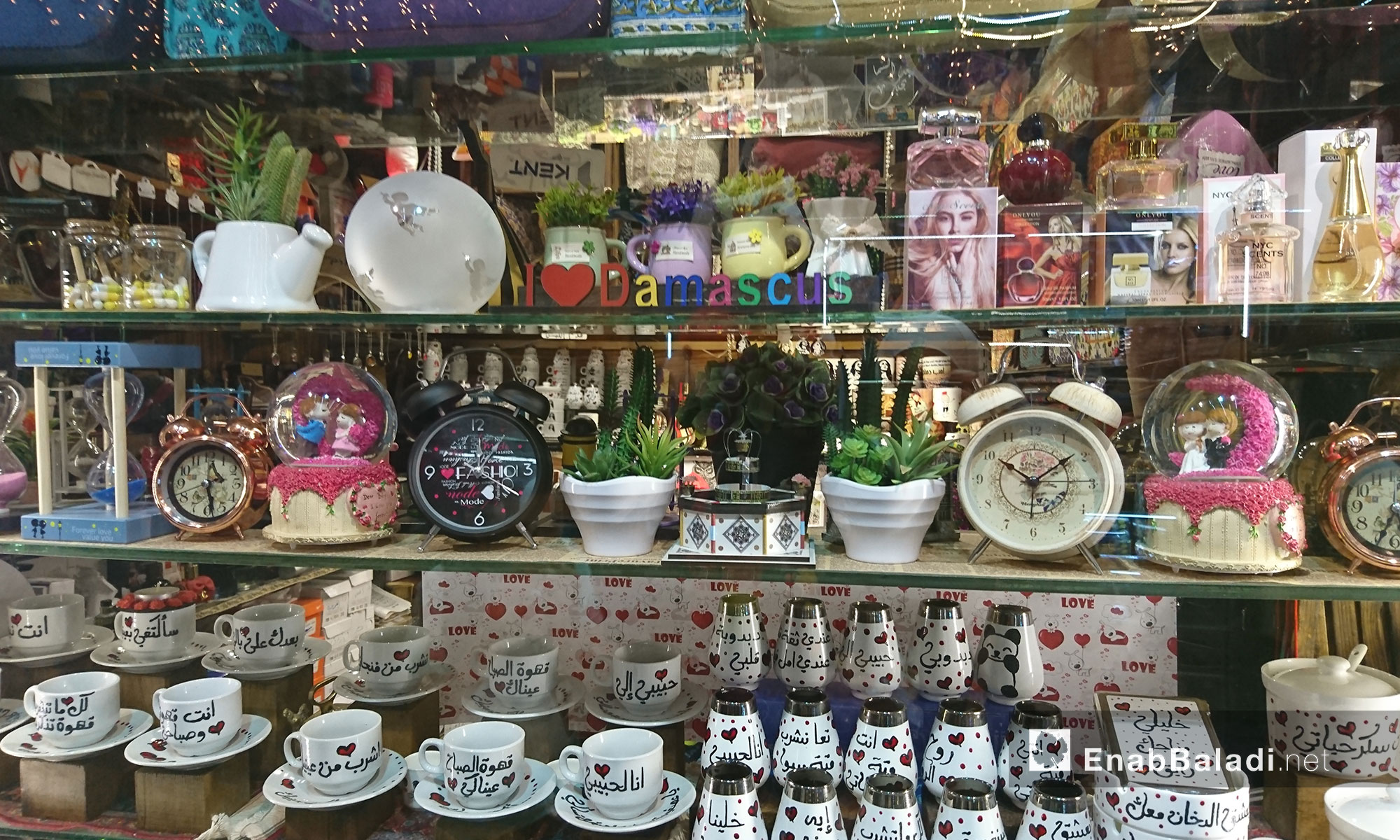 محل لبيع التحف والصمديات في أسواق دمشق القديمة - 3 تموز 2018 (عنب بلدي)