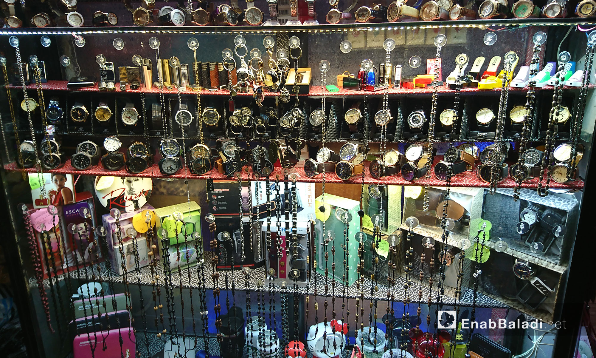 محل لبيع التحف والصمديات في أسواق دمشق القديمة - 3 تموز 2018 (عنب بلدي)