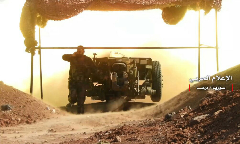 عنصر من قوات الأسد يستهدف بالمدفعية الثقيلة منطقة حوض اليرموك - 30 من تموز 2018 (الإعلام الحربي)