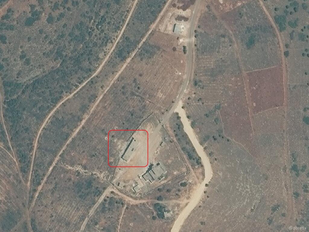 غارة اسرائيلية على مستودعات قرب سلحب بريف حماة-29 نيسان (اقمار صناعية)