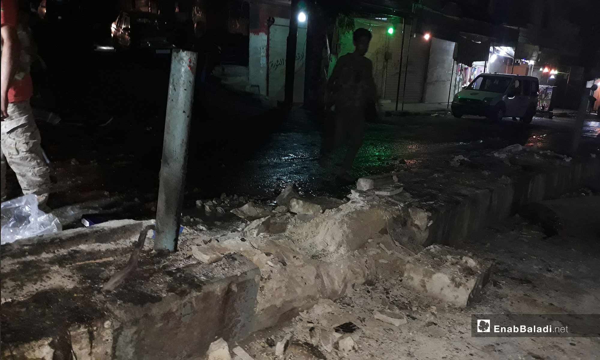 أثار الدمار بعد انفجار عبوة ناسفة في مدينة عفرين - 29 من آب 2018 (عنب بلدي)