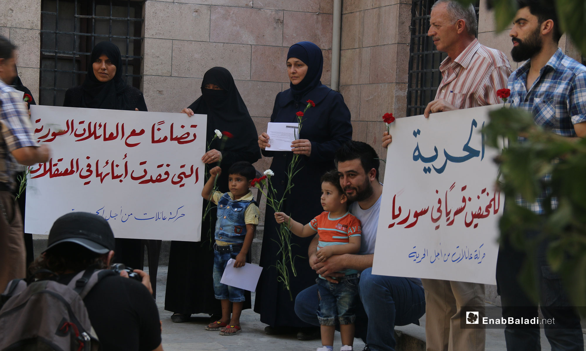 وقفة تضامنية للمطالبة بالمعتقلين في معرة النعمان - 30 من آب 2018 (عنب بلدي)