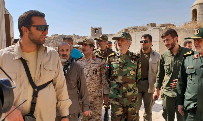 وزير الدفاع الإيراني في أثناء وصوله إلى مدينة حلب - 28 من آب 2018 (فارس)