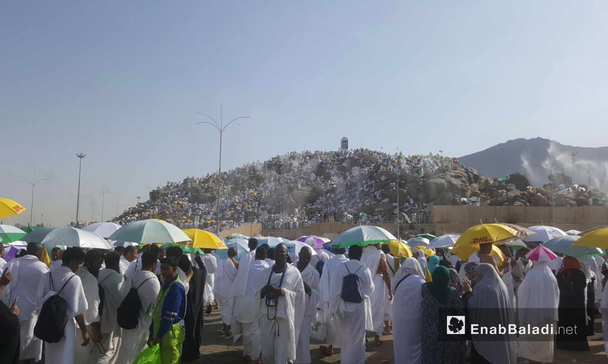 الحجاج يتوافدون إلى صعيد عرفات لقضاء ركن الحج الأعظم- 20 من آب 2018 (عنب بلدي)