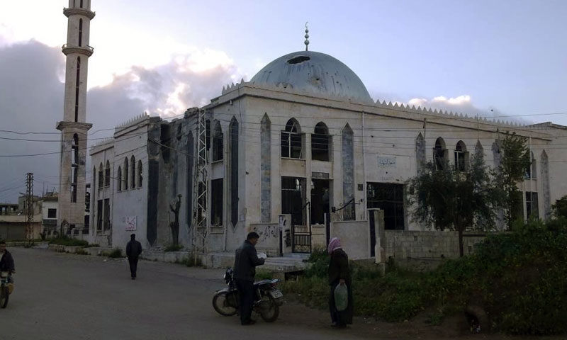 آثار القصف الذي استهدف مسجد 