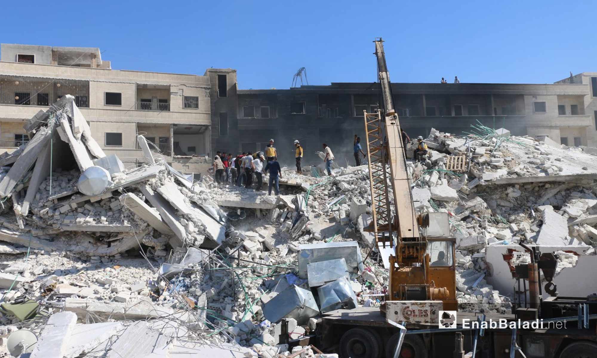 آثار الدمار الذي خلفه انفجار مستودع ذخيرة في مدينة سرمدا بريف إدلب - 12 من آب 2018 (عنب بلدي)