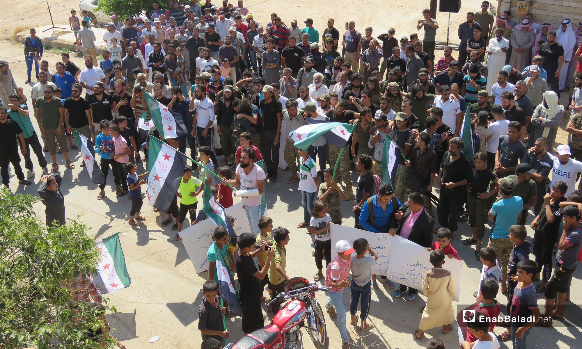 مظاهرات تطالب بتجديد الثورة والإفراج عن المعتقلين في مدينة عفرين - 21 من أيلول 2018 (عنب بلدي)