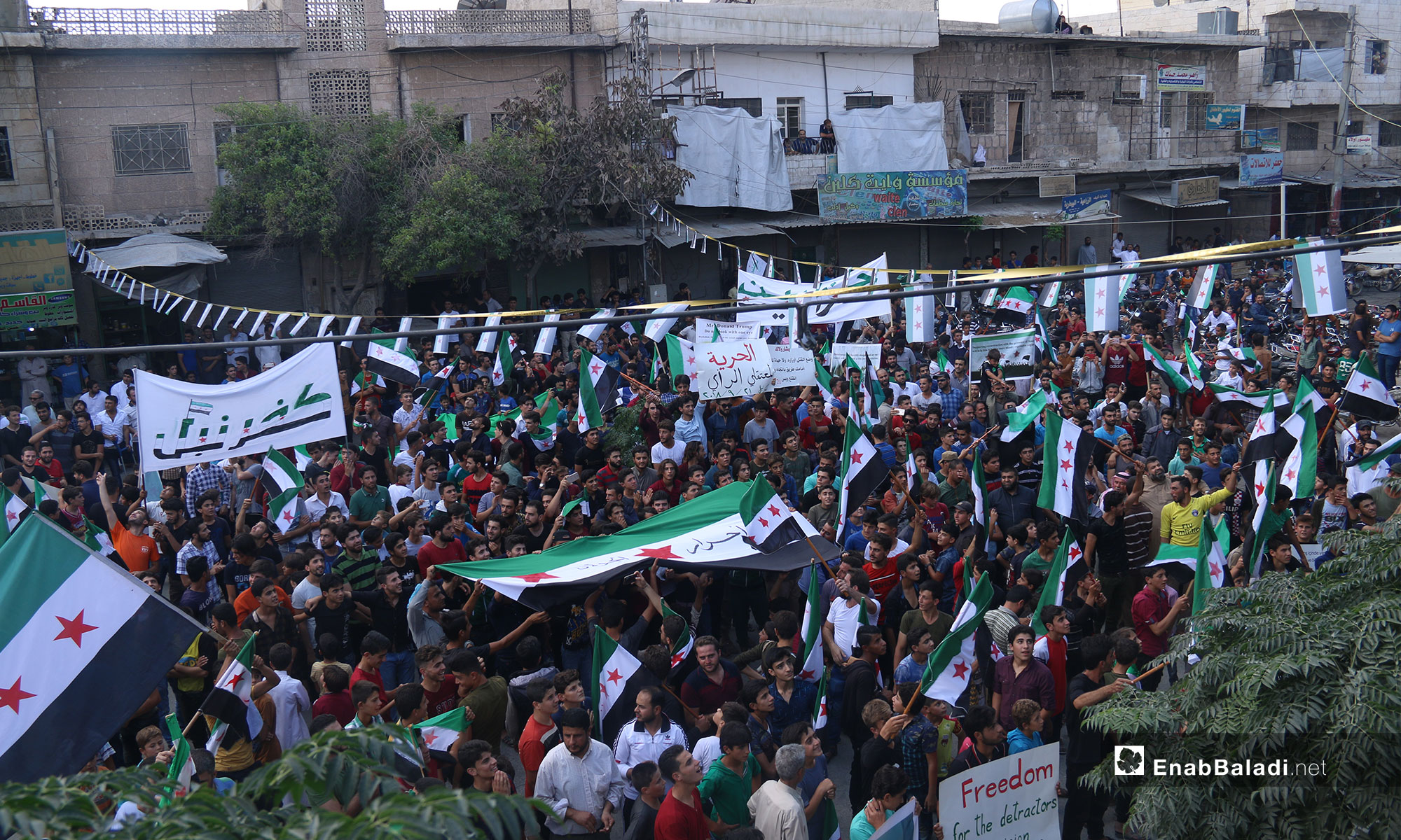 مظاهرات تطالب بتجديد الثورة والإفراج عن المعتقلين في مدينة كفرنبل بريف إدلب  - 21 من أيلول 2018 (عنب بلدي)