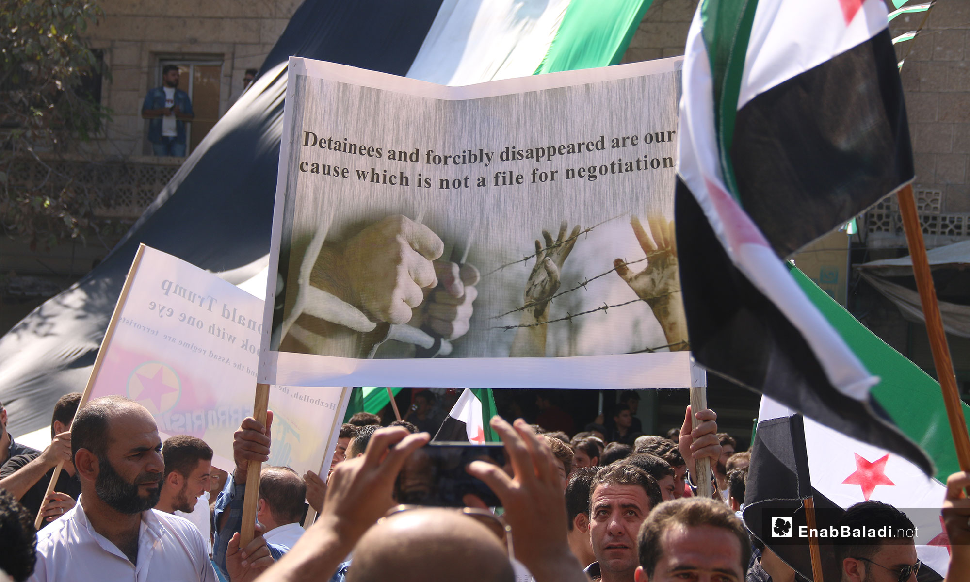 مظاهرات تطالب بتجديد الثورة والإفراج عن المعتقلين في مدينة كفرنبل بريف إدلب  - 21 من أيلول 2018 (عنب بلدي)