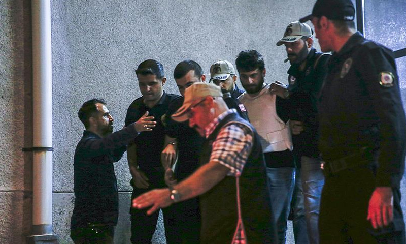 المتهم بتخطيط تفجير الريحانية خلال مثوله أمام القضاء التركي (الأناضول)