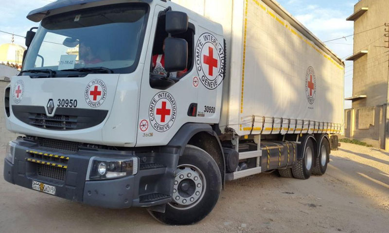 قافلة مساعدات للصليب الأحمر تدخل إلى ريف حمص الشمالي (الجسر)

