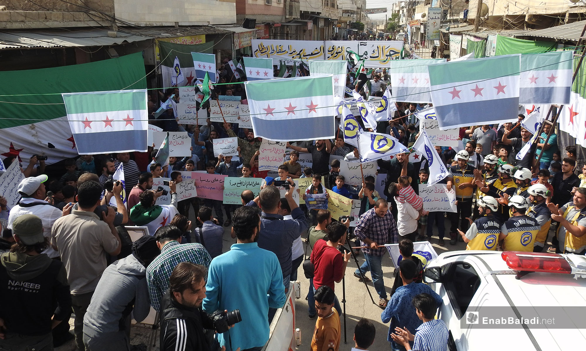 مظاهرة تضامنية مع الدفاع المدني في مدينة مارع بريف حلب - 19 من تشرين الأول 2018 (عنب بلدي)