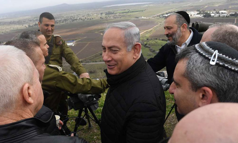 رئيس الوزراء بنيامين نتنياهو وأعضاء مجلس الوزراء الأمني في جولة في الجولان شباط 2018 (The Jewish Chronicle)
