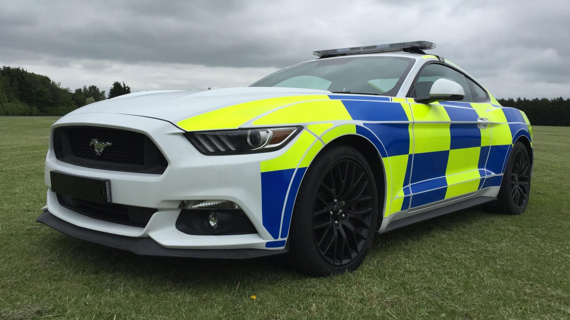 سيارة "فورد موستنج" في جهاز الشرطة البريطانية (top gear)