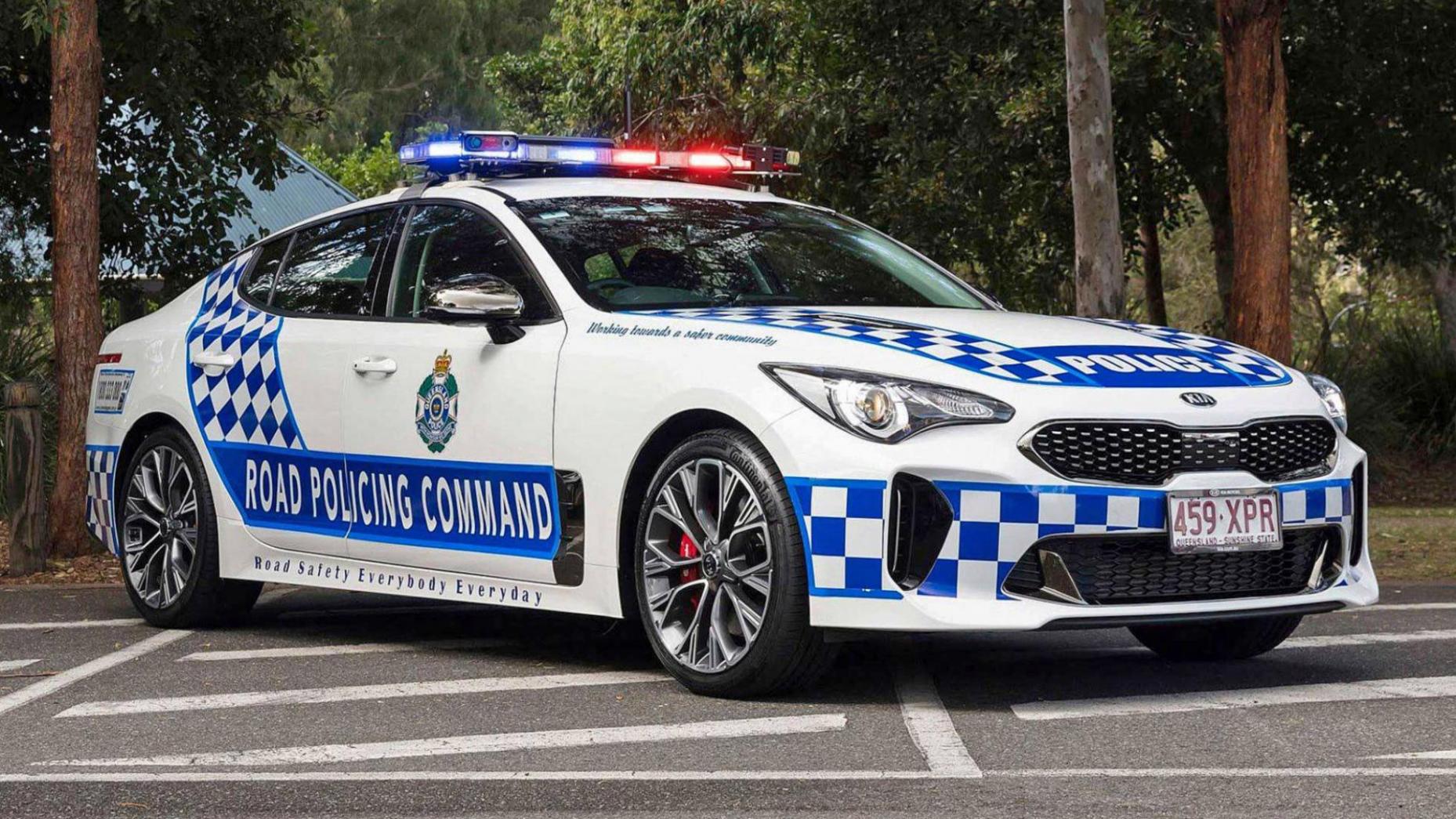 سيارة "كيا جي تي إس" في جهاز شرطة "كويزلاند" في أستراليا (top gear)