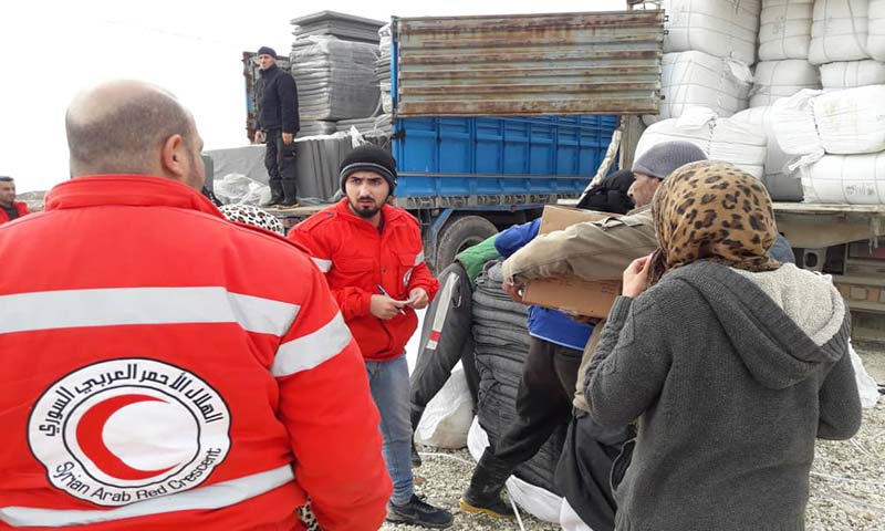 مساعدات إغاثية للنازحين في مخيم العريشة بالحسكة 6 كانون الأول (الهلال الأحمر)