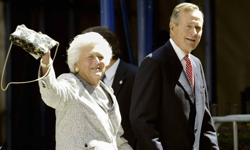 الرئيس الأمريكي الأسبق جورج بوش الأب وزوجته بربارة (جيتي)