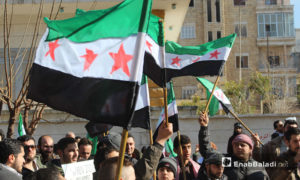 مظاهرة من مدينة إدلب بعد صلاة الجمعة – 6 كانون الثاني 2016 (عنب بلدي)

