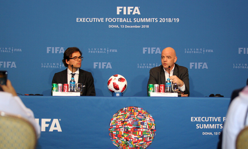 رئيس الاتحاد الدولي لكرة القدم، جياني إنفانتينو، في مؤتمر صحفي في العاصمة القطرية الدوحة- 13 من كانون الثاني 2018 (beinsport)