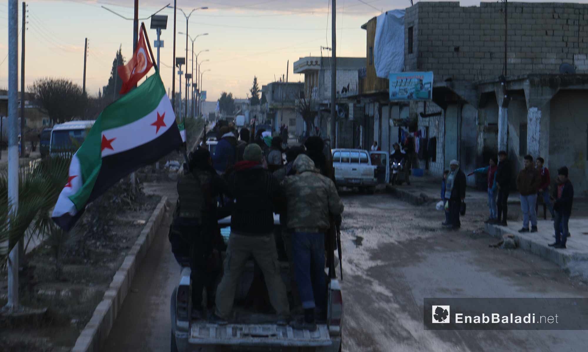 عناصر من الجيش الوطني المدعوم من تركيا على خطوط تماس مدينة منبج - 28 من كانون الأول 2018 (عنب بلدي)