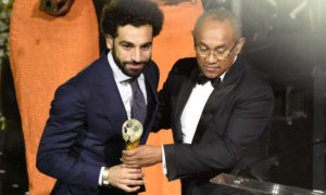 اللاعب المصري محمد صلاح يتوج بجائزة أفضل لاعب إفريقي عن عام 2017 (كاف)