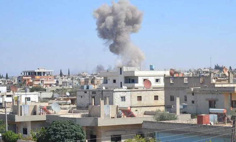 القصف على بلدة عقيربات في ريف حماة الشرقي (انترنت)