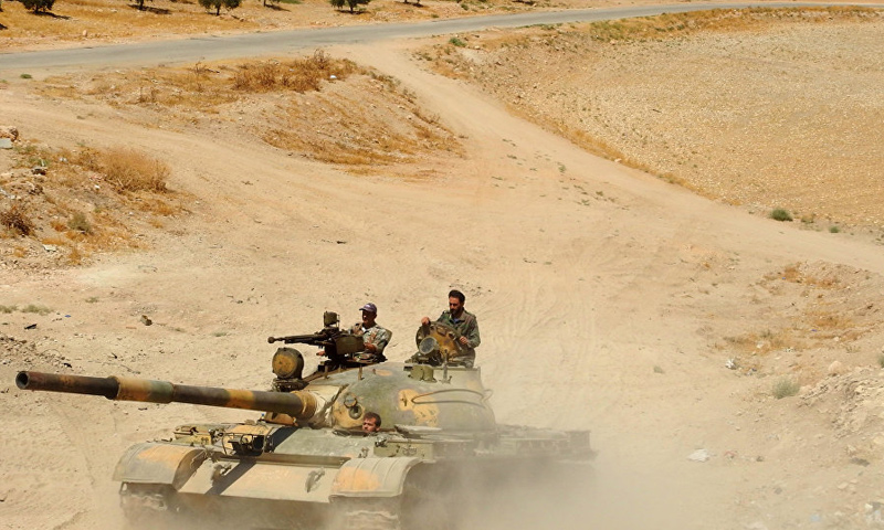 دبابة لقوات الأسد في محيط محافظة إدلب - (سبوتنيك)