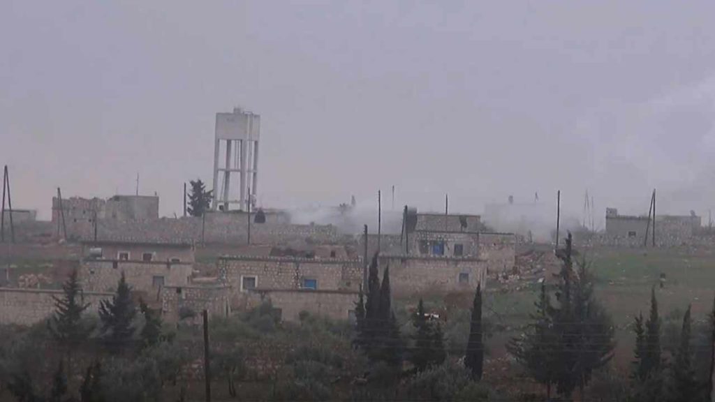 جانب من الاشتباكات بين تحرير الشام وحركة الزنكي في منطقة دارة عزة غربي حلب 2 كانون الثاني 2019 (وكالة إباء)