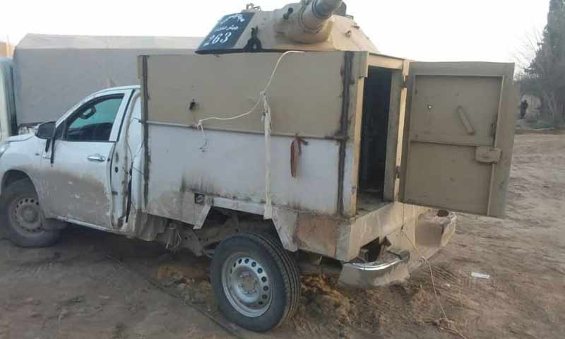 سيارة عسكرية من داخل قرية موزان شرقي دير الزور بعد سيطرة "قسد" عليها على حساب تنظيم "الدولة" 23 كانون الثاني 2019 (الموقع الرسمي لقسد)