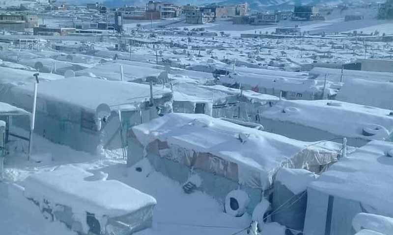 مخيم عرسال للاجئين السوريين في لبنان مغطى بالثلوج أثناء تعرضه لعاصفة نورما، 9 كانون الثاني 2019 (تويتر)