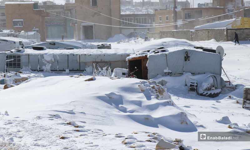 الثلوج تغطي الخيم في مخيمات عرسال بلبنان – 9 من كانون الثاني 2019 (عنب بلدي)
