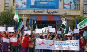 وقفة احتجاجية للكوادر الطبية أمام مديرية صحة إدلب الحرة 16 تشرين الأول 2018 (مديرية صحة إدلب)