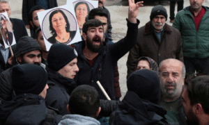 من مظاهرات التضامن مع النائبة الكردية ليلى غوفين في ديار بكر (رويترز)، 2019