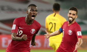 مهاجم المنتخب القطري يحتفل بتسجيله هدفًا في شباك المنتخب السعودي في كأس أمم آسيا - 17 من كانون الثاني 2019 (رويترز)
