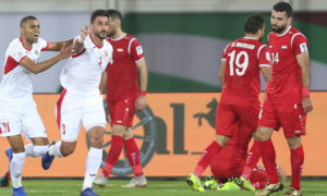لاعبو المنتخب الأردني يحتفلون بالهدف الثاني في شباك المنتخب السوري في كأس الأمم الآسيوية- 10 من كانون الثاني (AFC)