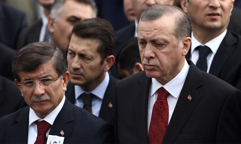 الرئيس التركي رجب طيب أردوغان ووزير الخارجية السابق أحمد داوود أوغلو (New Eastern Outlook)