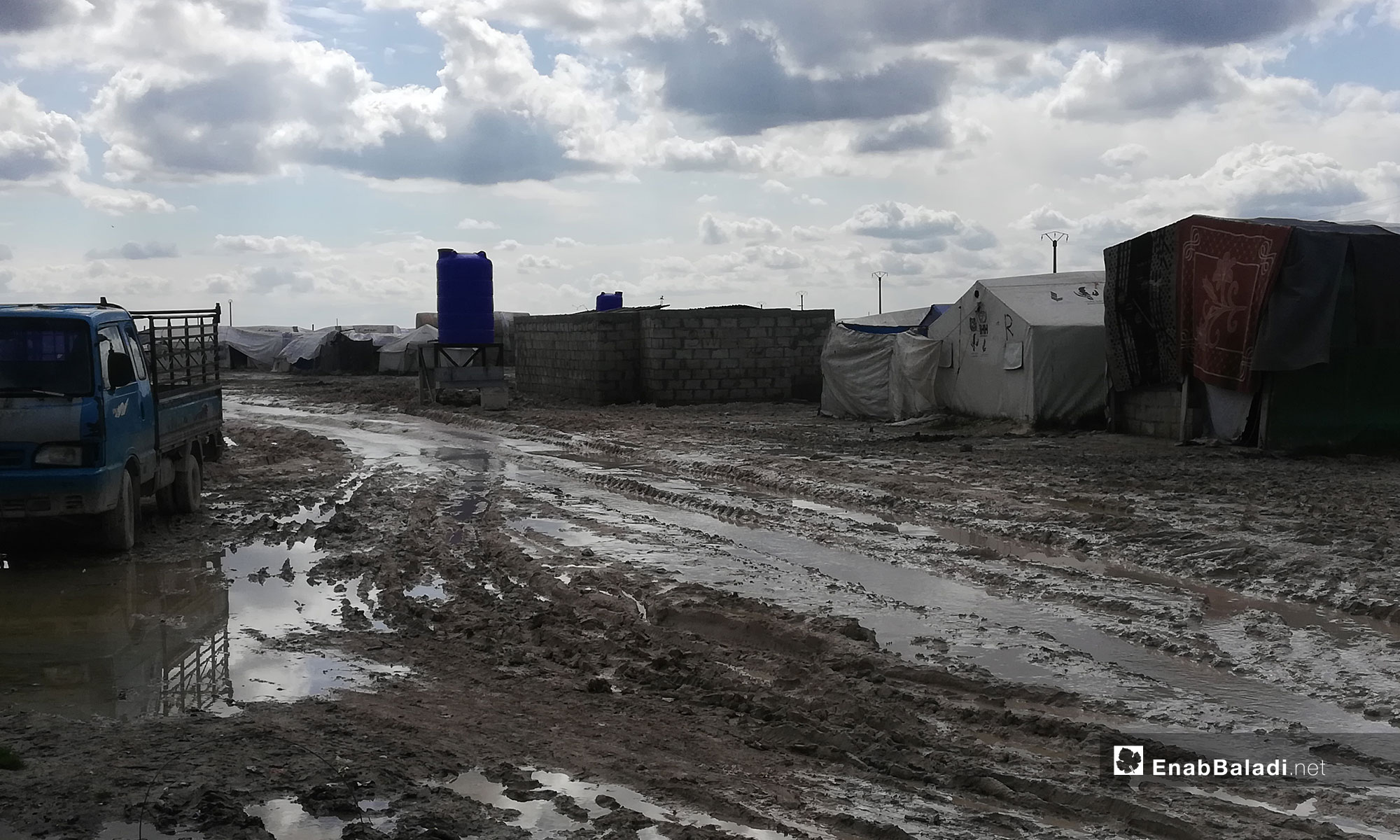 غرق خيم بسبب الأمطار في مخيمات مخيم المرج بريف حلب الشمالي - 28 من شباط 2019 (عنب بلدي)