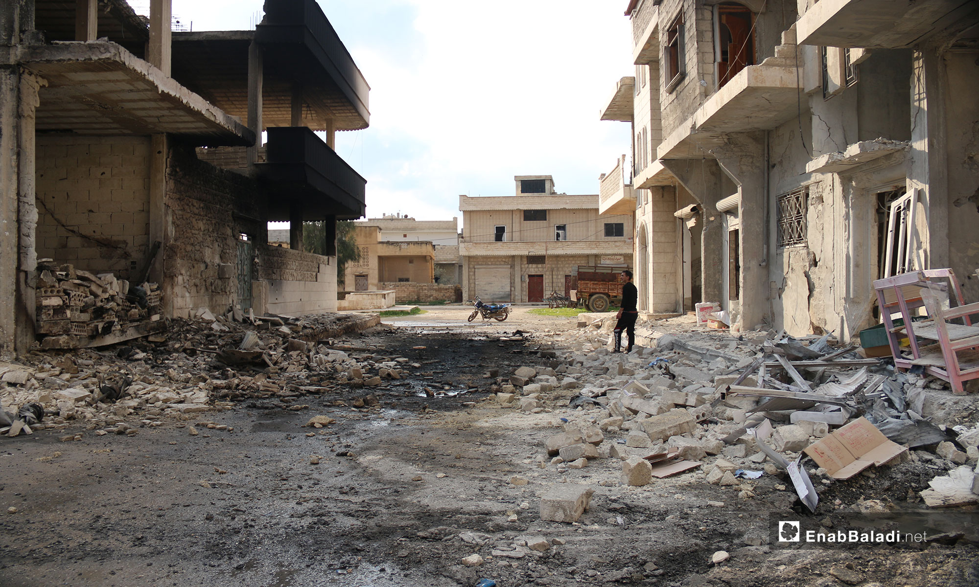 آثار الدمار الذي خلفه قصف النظام في بلدة حان شيخون جنوبي إدلب - 1 من آذار 2019 (عنب بلدي)