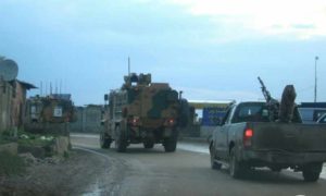 دورية عسكرية تركية أثناء دخولها من معبر كفرلوسين إلى نقاط المراقبة شرقي إدلب 15 آذار 2019 (شبكة المحرر)