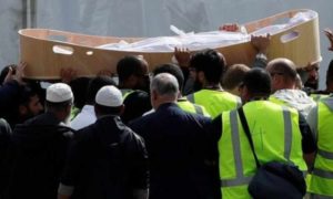 تشييع ضحايا هجوم المسجدين في كرايست تشيرتش في نيوزلندا 20 آذار 2019 (رويترز)