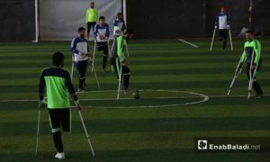 مباراة كرة قدم لمبتوري الأطراف في الصالة الرياضية في إدلب 22 آذار 2019 (عنب بلدي)