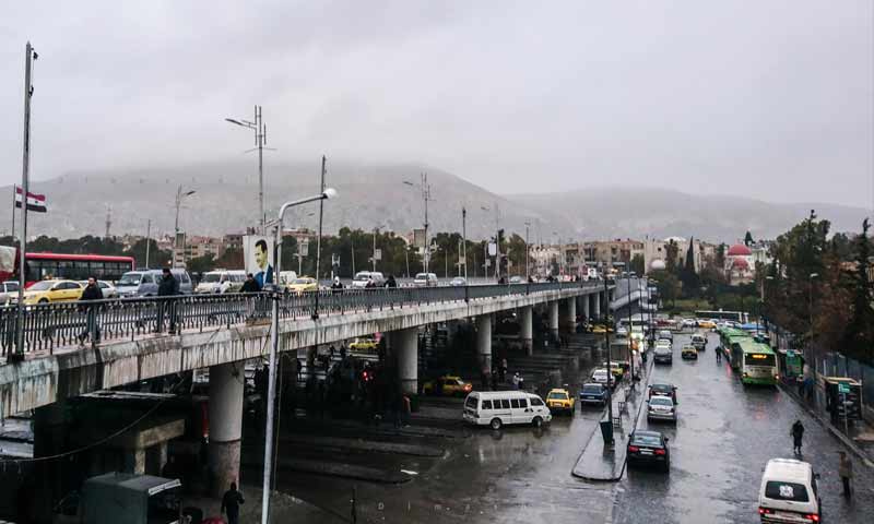 منطقة جسر الرئيس وسط العاصمة دمشق أثناء تساقط الأمطار 16 آذار 2019 (عدسة شاب دمشقي)