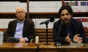 المفكر السوري برهان غليون (يسار) يطلق كتابه 