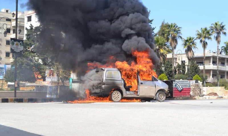 انفجار عبوة ناسفة في سيارة نوغ فاع بالقرب من دوار الجرة وسط إدلب - 22 من آذار 2019 (ناشطون عبر فيس بوك)