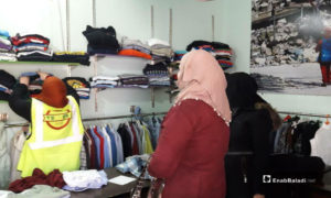 متجر خير لتوزيع ألبسة لذوي الاحتياجات الخاصة من معافي الحرب في مدينة إدلب 9 آذار 2019 (عنب بلدي)